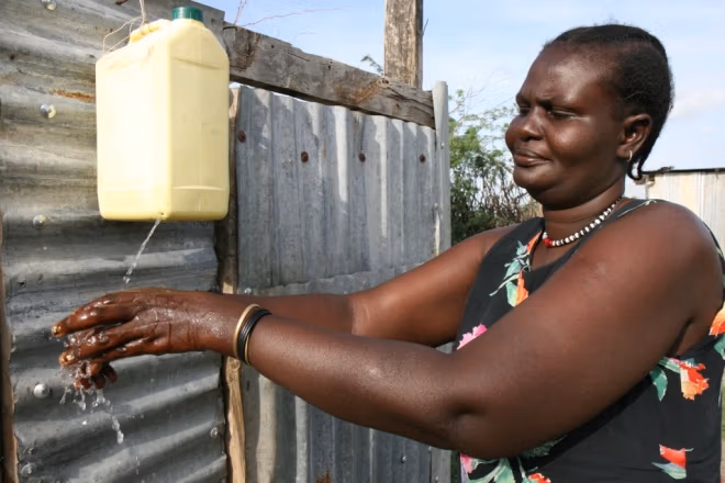 Mytí rukou 2 Kenya Turkana tippy tap doc velikost 38